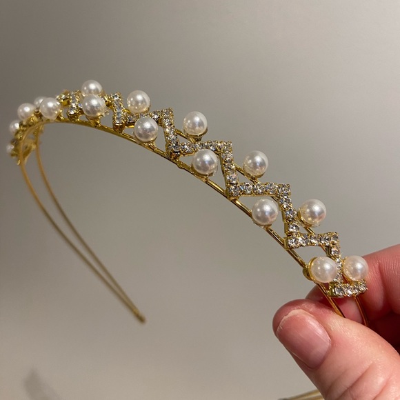 Hair band.  Never worn.  For that extra bit of bling! - Picture 2 of 2